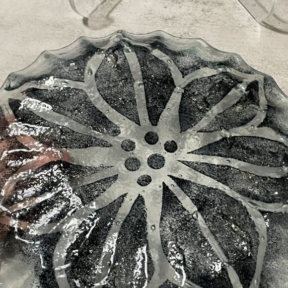 Studio Art Glass Fused Glass Black Gold Metallic Flake Floral 8.5" Ribbed Plate - Picture 4 of 4